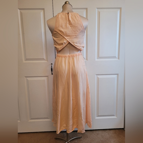 Open back dress - Picture 7 of 8